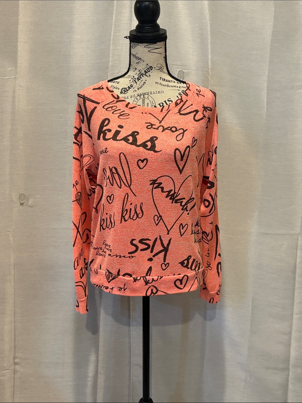 Jerry Leigh Apparel Coral Graphic 'Kiss' Long-Sleeve Top Sz XL, Jr